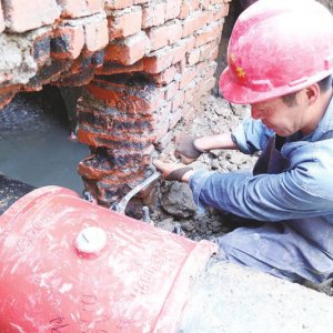 安徽阜陽：不畏烈日，他們走遍大街小巷
